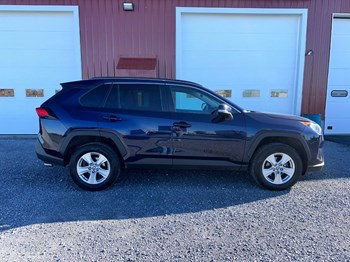 2021 Toyota RAV4 XLE's photo